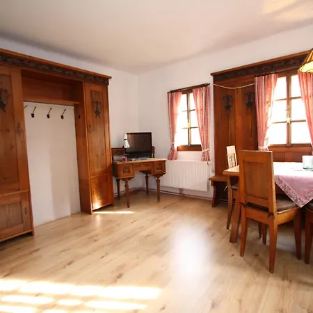Sprawling Mansion Near Area In Salzburg Holiday home *