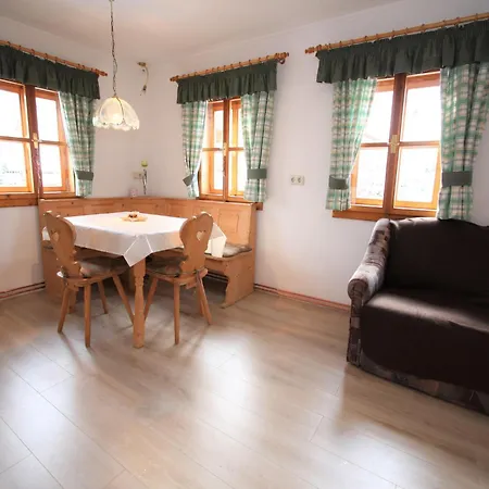 Sprawling Mansion Near Area In Salzburg Casa de Férias *